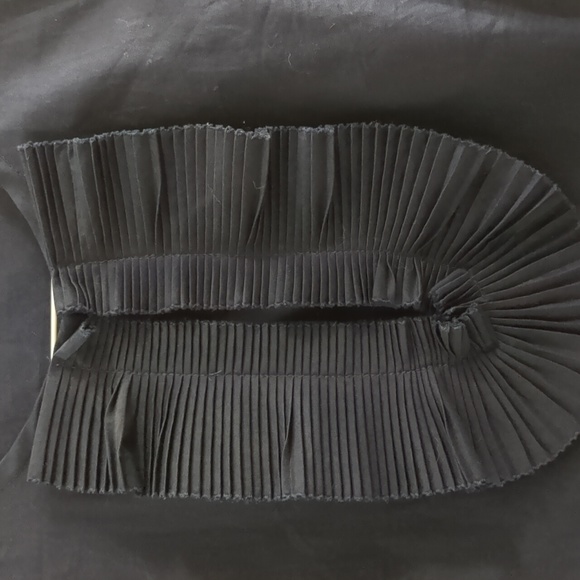 J. Crew Navy Ruffle Shell Sleeveless Blouse, Size 2 - Picture 2 of 4